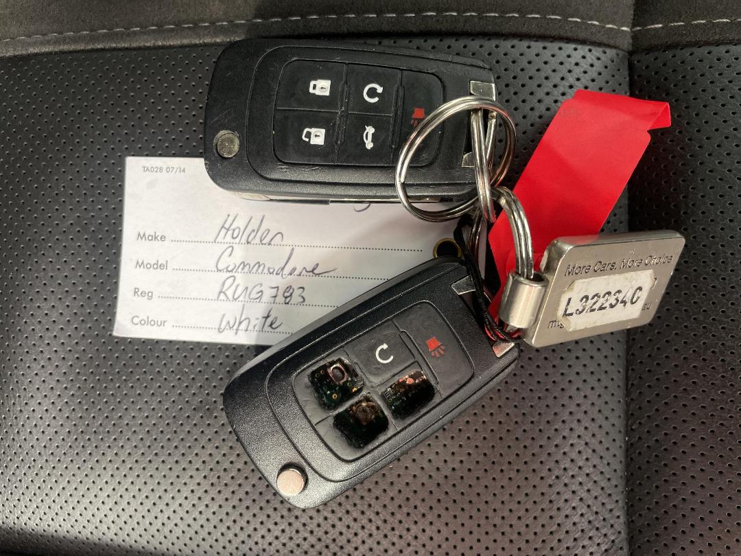 Photo '22' of Holden Commodore Photo '22' of Holden Commodore