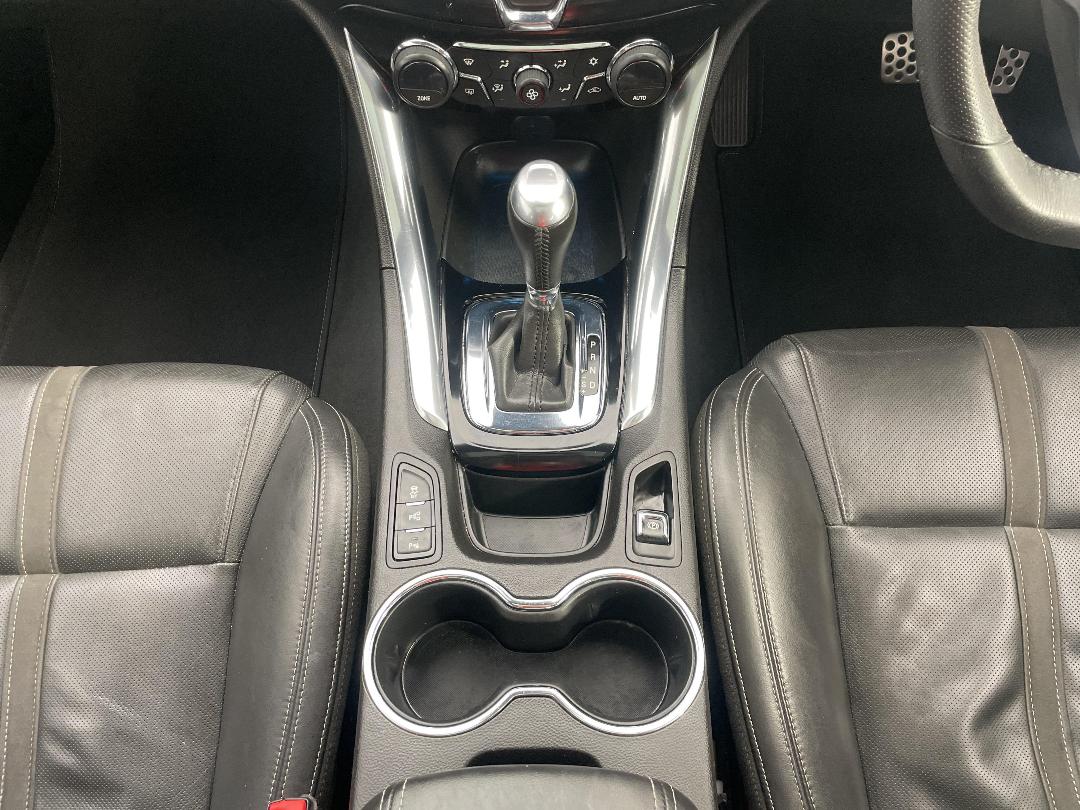 Photo '18' of Holden Commodore Photo '18' of Holden Commodore