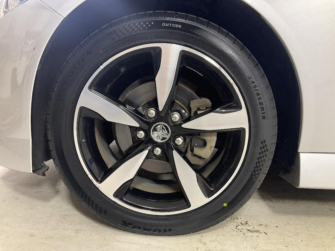 Photo '10' of Holden Commodore