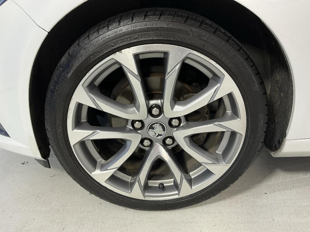 Photo '10' of Holden Commodore Photo '10' of Holden Commodore