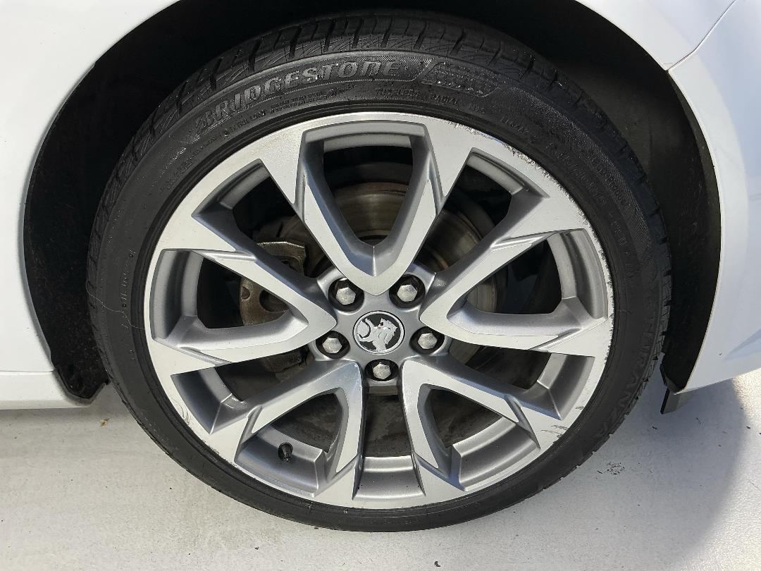 Photo '9' of Holden Commodore Photo '9' of Holden Commodore