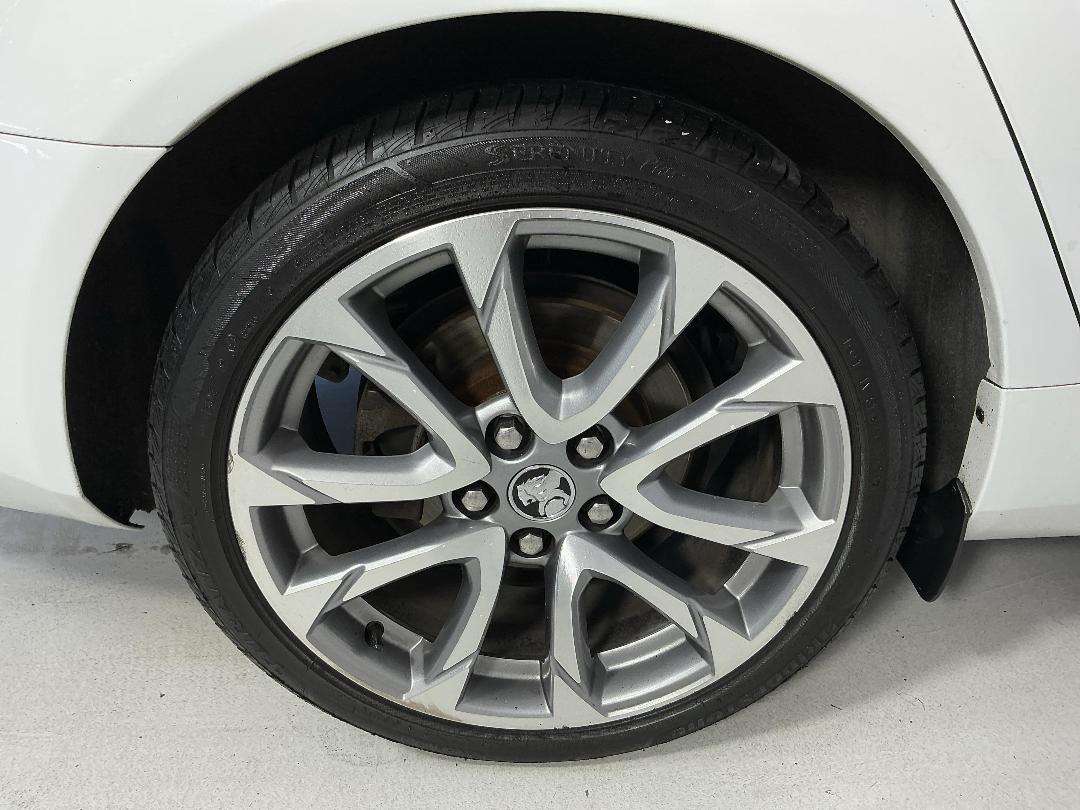 Photo '12' of Holden Commodore Photo '12' of Holden Commodore