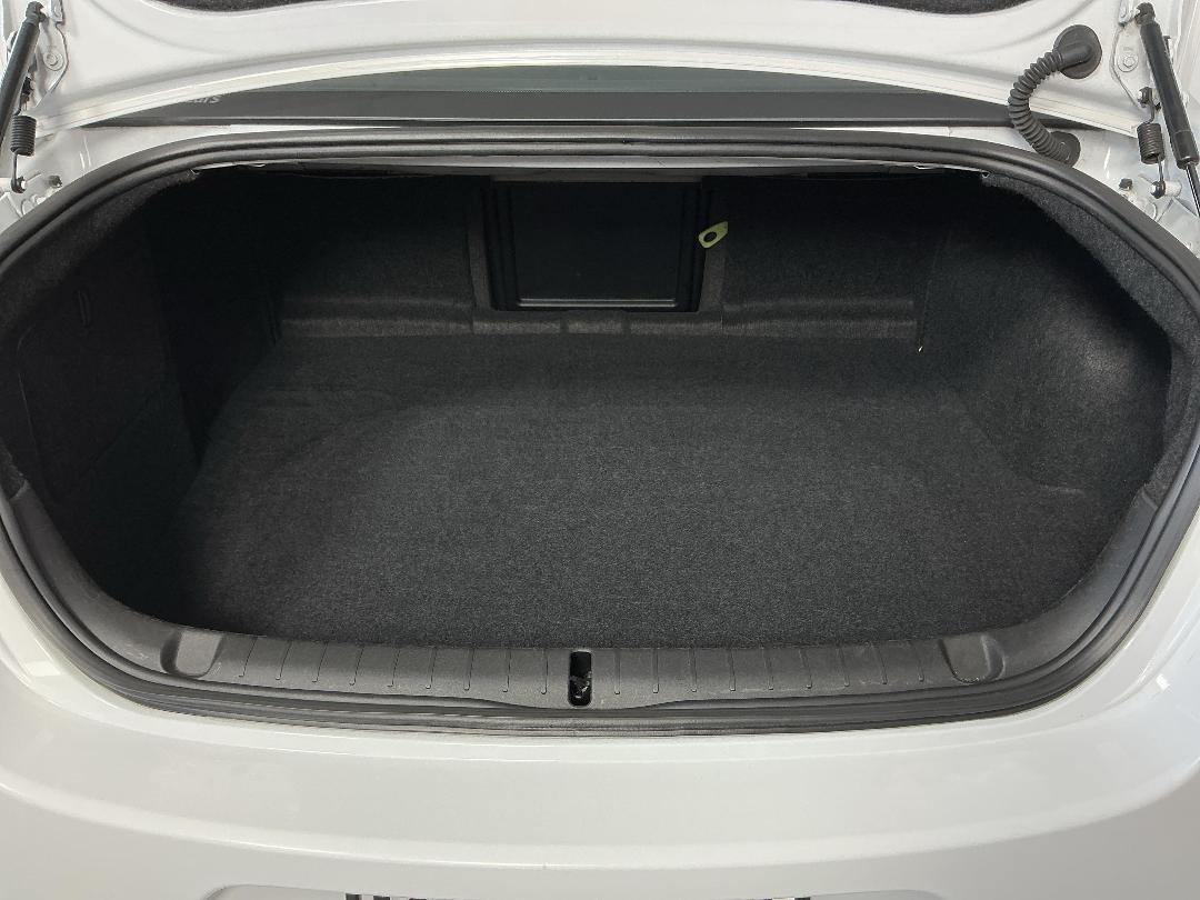 Photo '14' of Holden Commodore Photo '14' of Holden Commodore