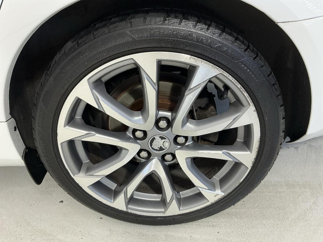 Photo '11' of Holden Commodore Photo '11' of Holden Commodore