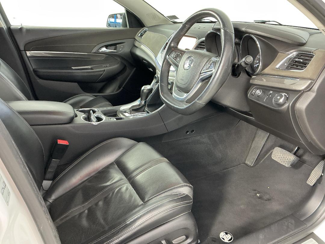 Photo '16' of Holden Commodore Photo '16' of Holden Commodore