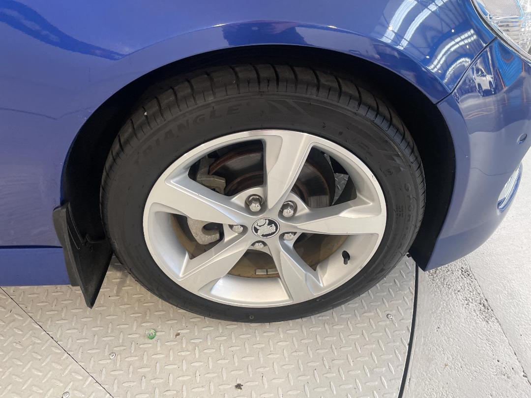 Photo '9' of Holden Commodore Photo '9' of Holden Commodore