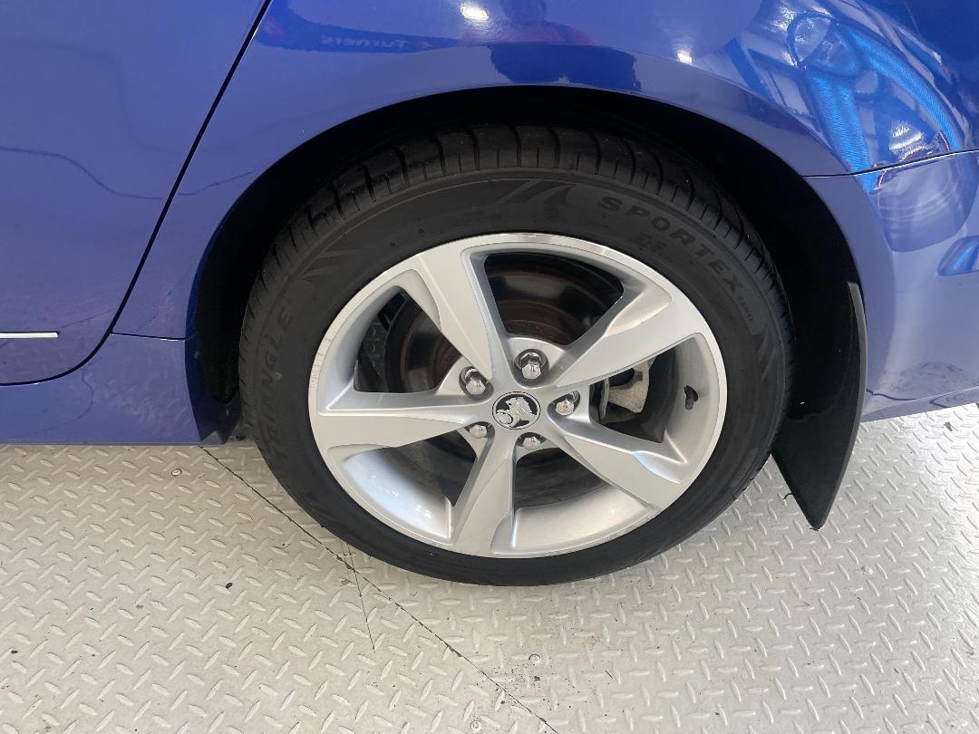 Photo '11' of Holden Commodore Photo '11' of Holden Commodore