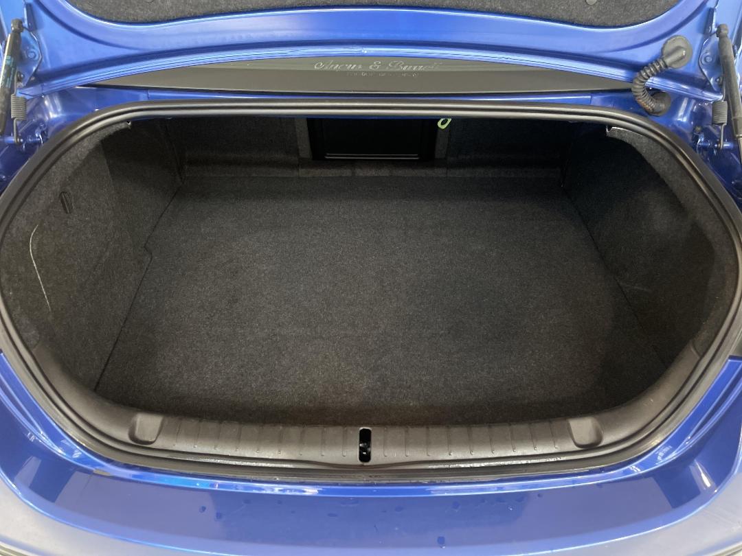 Photo '14' of Holden Commodore Photo '14' of Holden Commodore