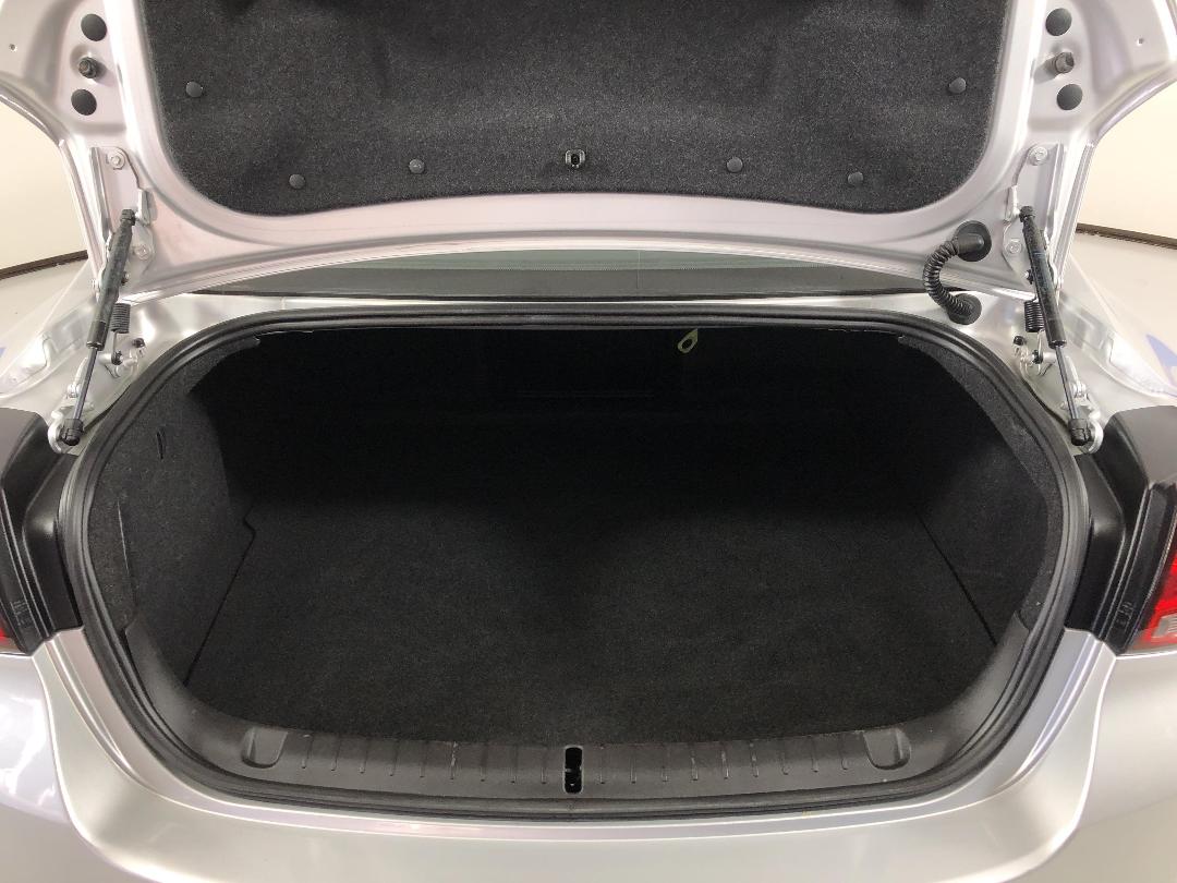 Photo '14' of Holden Commodore