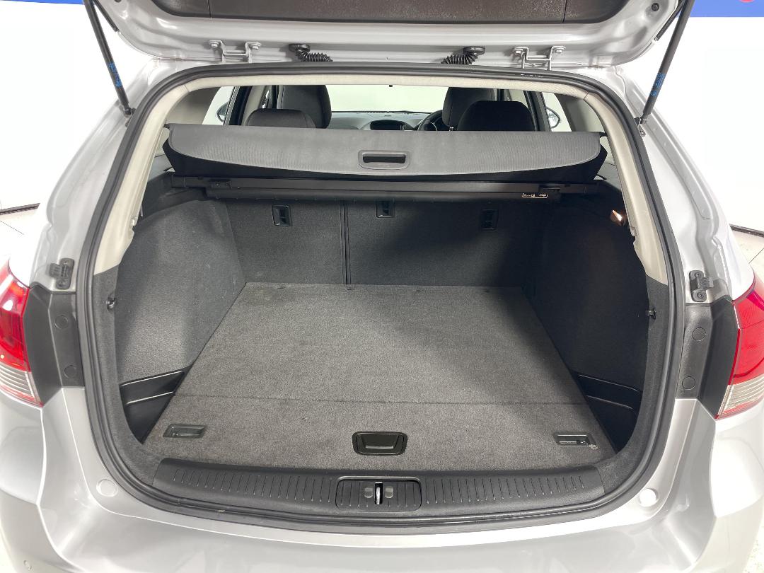 Photo '14' of Holden Cruze Photo '14' of Holden Cruze