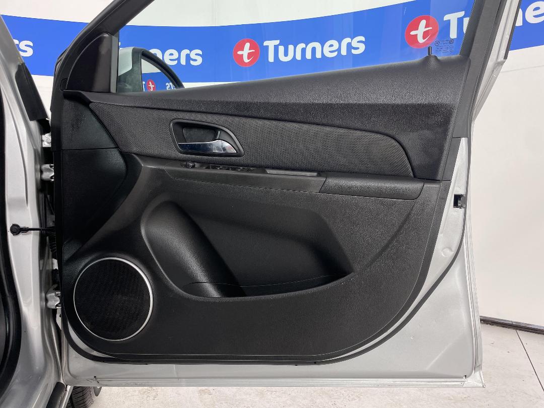 Photo '15' of Holden Cruze Photo '15' of Holden Cruze