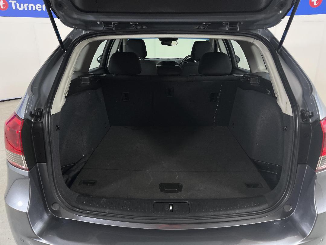 Photo '14' of Holden Cruze Photo '14' of Holden Cruze