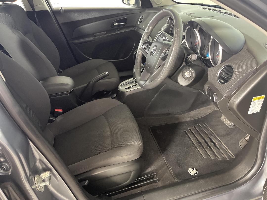 Photo '16' of Holden Cruze Photo '16' of Holden Cruze