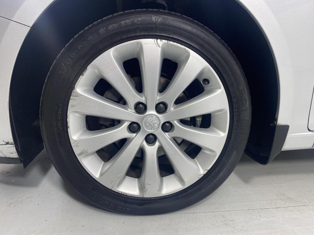 Photo '10' of Holden Cruze