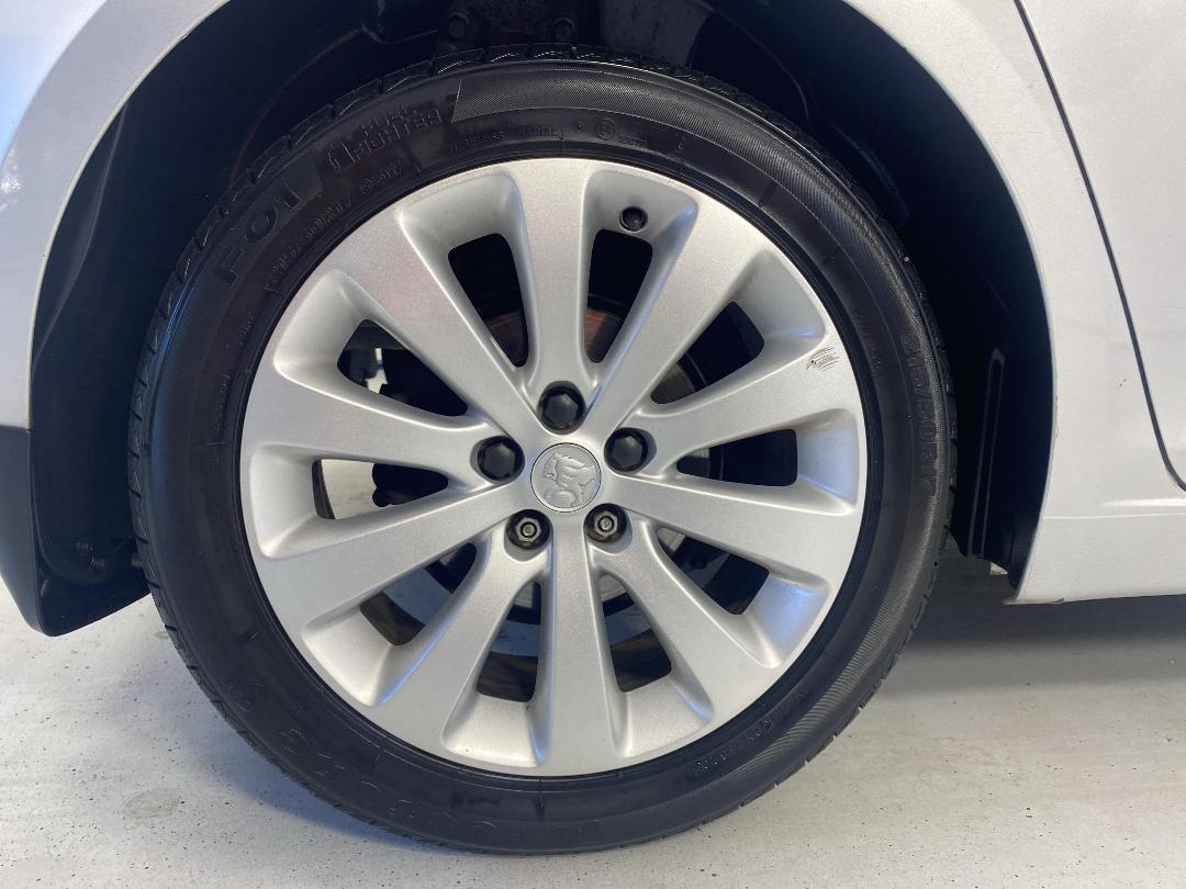 Photo '12' of Holden Cruze