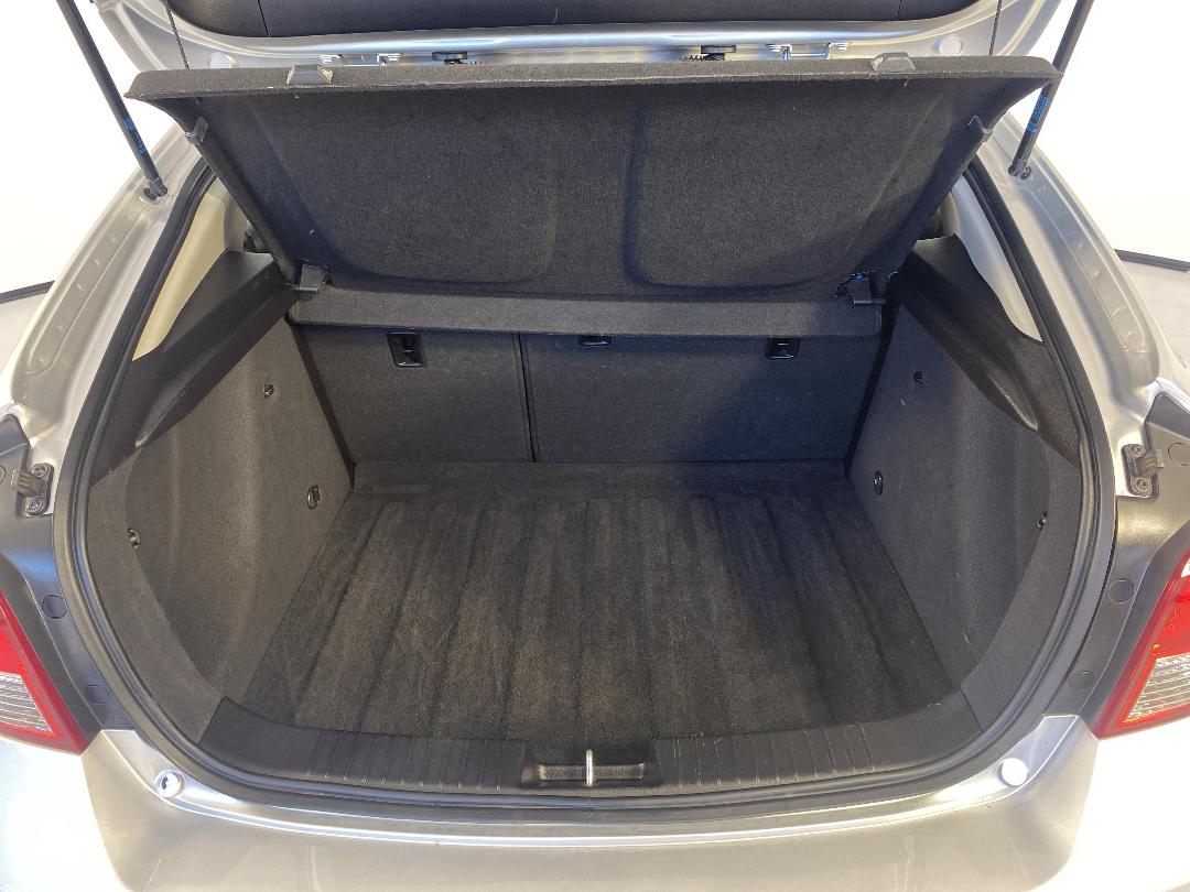 Photo '14' of Holden Cruze