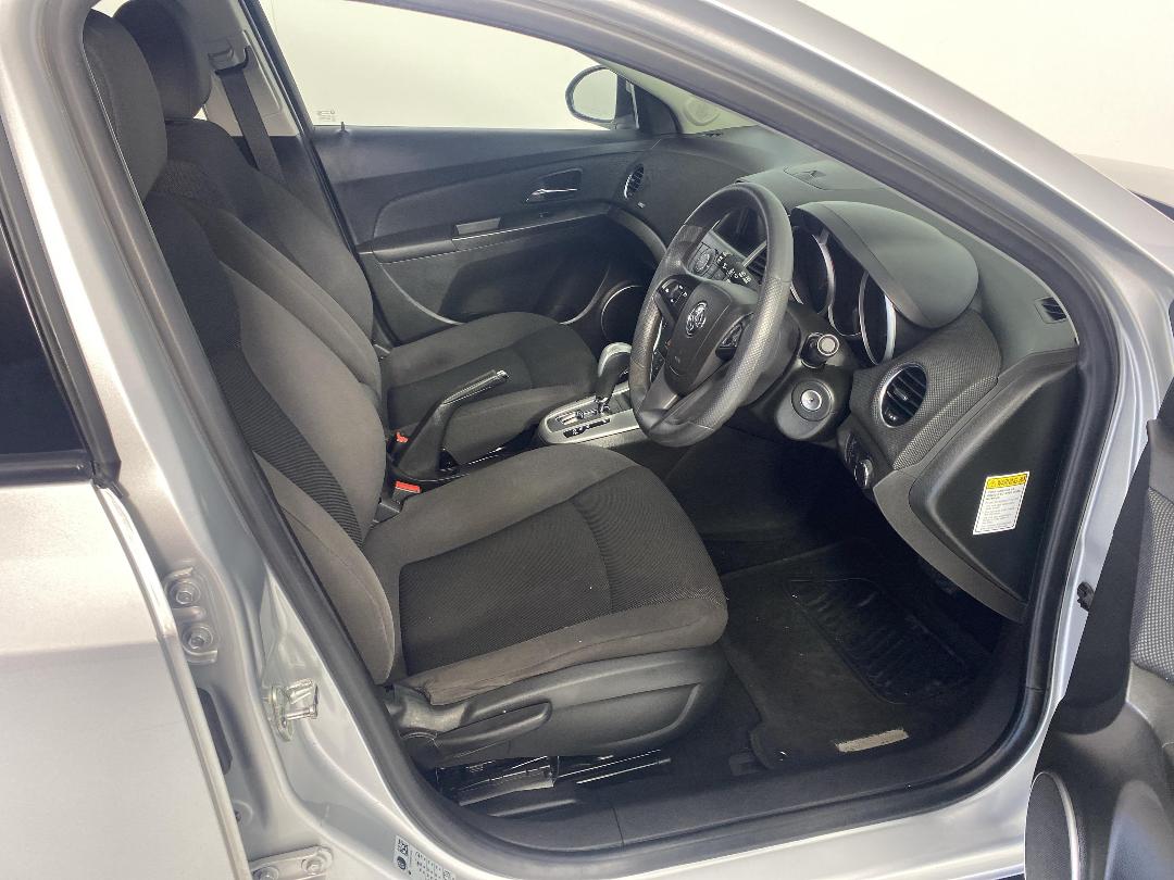 Photo '16' of Holden Cruze