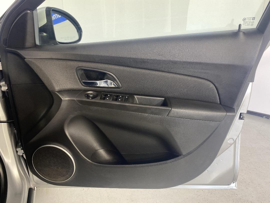 Photo '15' of Holden Cruze