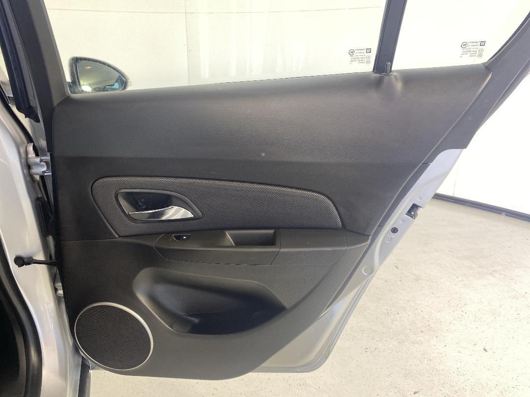 Photo '19' of Holden Cruze