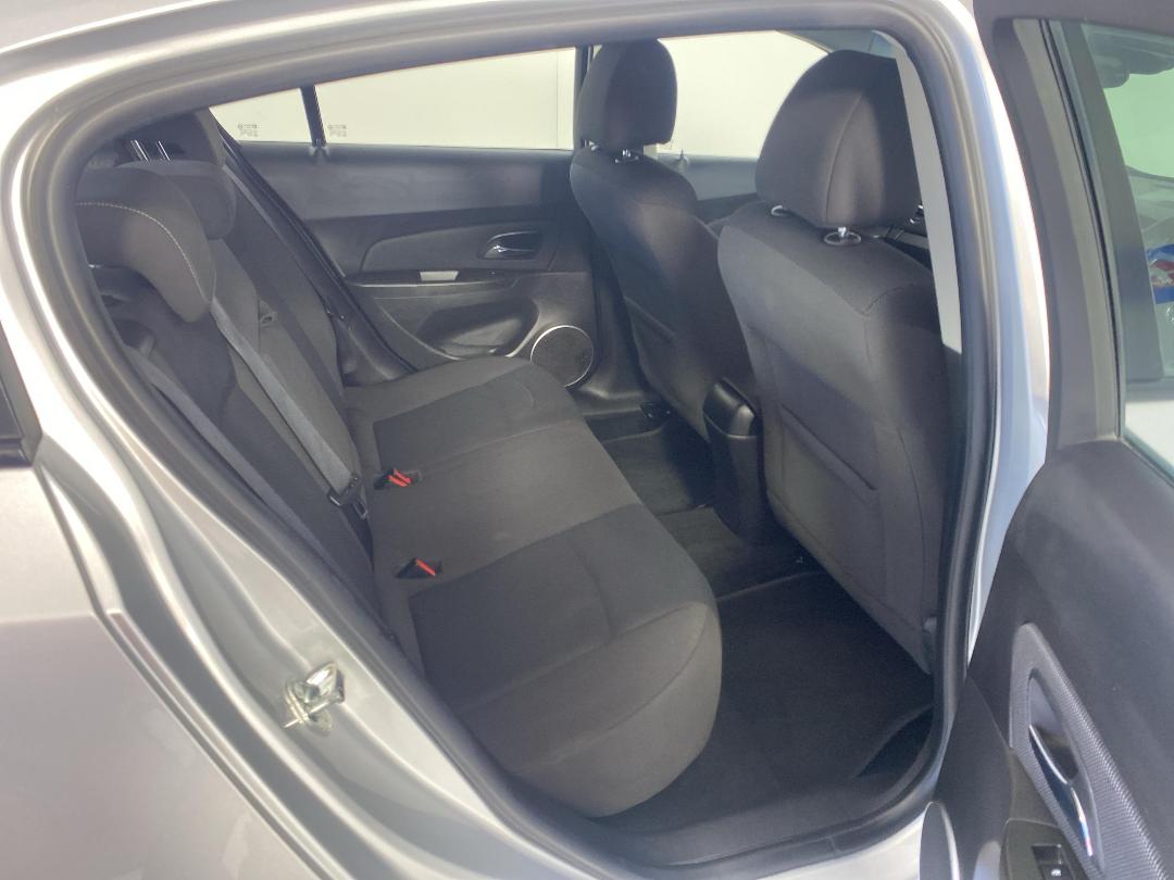 Photo '20' of Holden Cruze