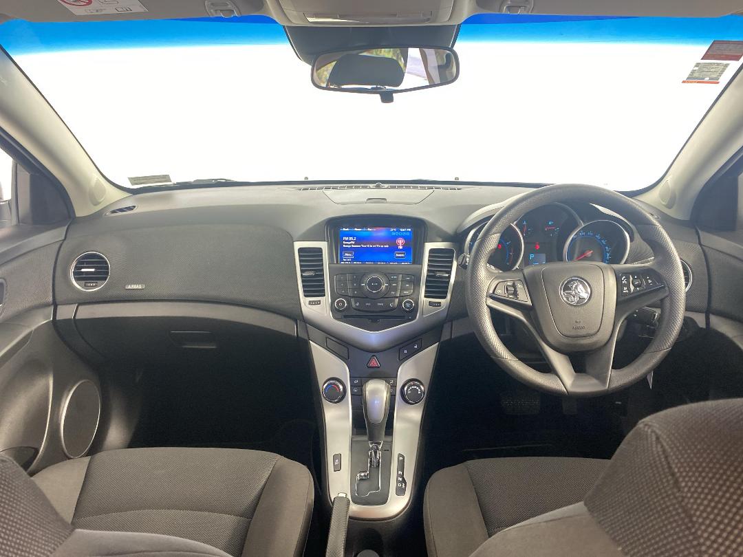 Photo '17' of Holden Cruze