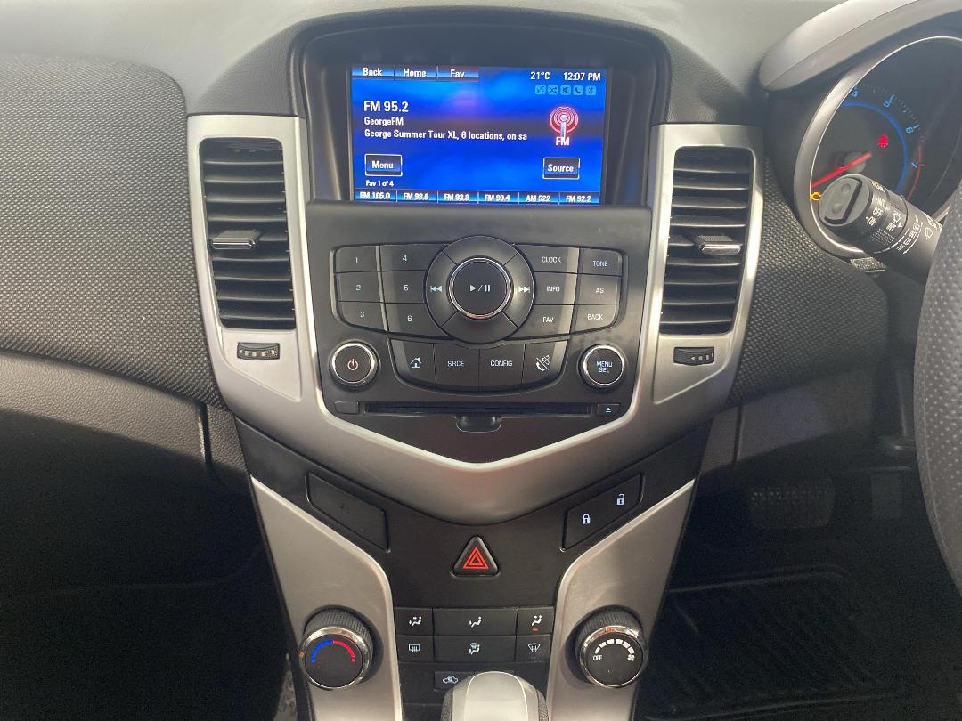 Photo '18' of Holden Cruze