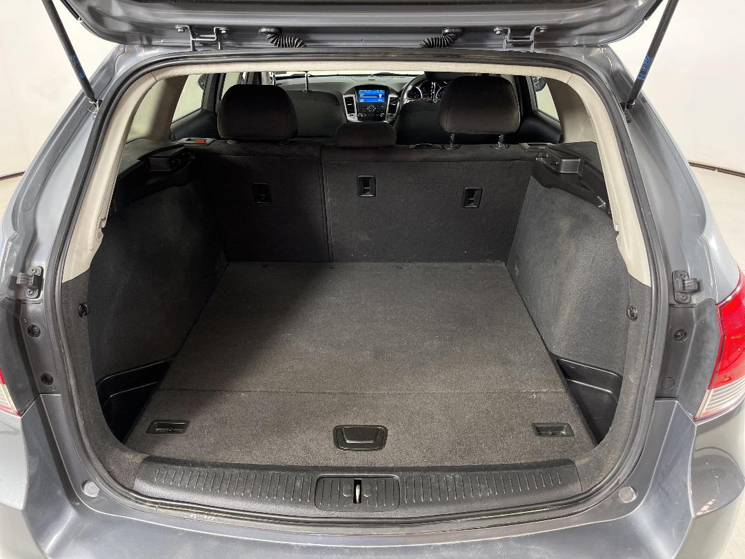 Photo '14' of Holden Cruze