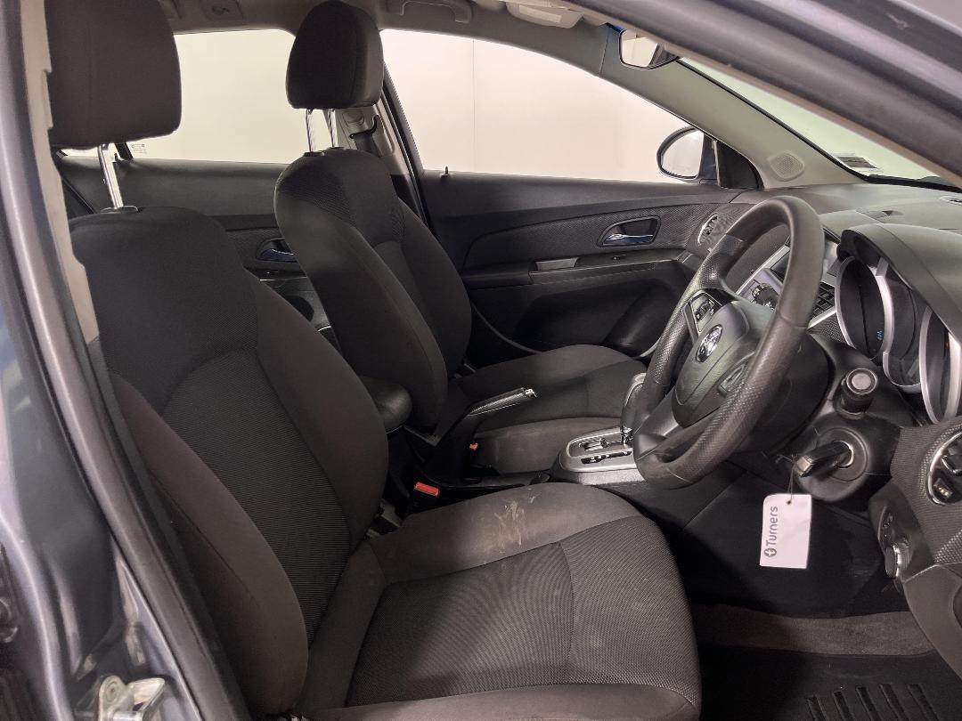 Photo '16' of Holden Cruze