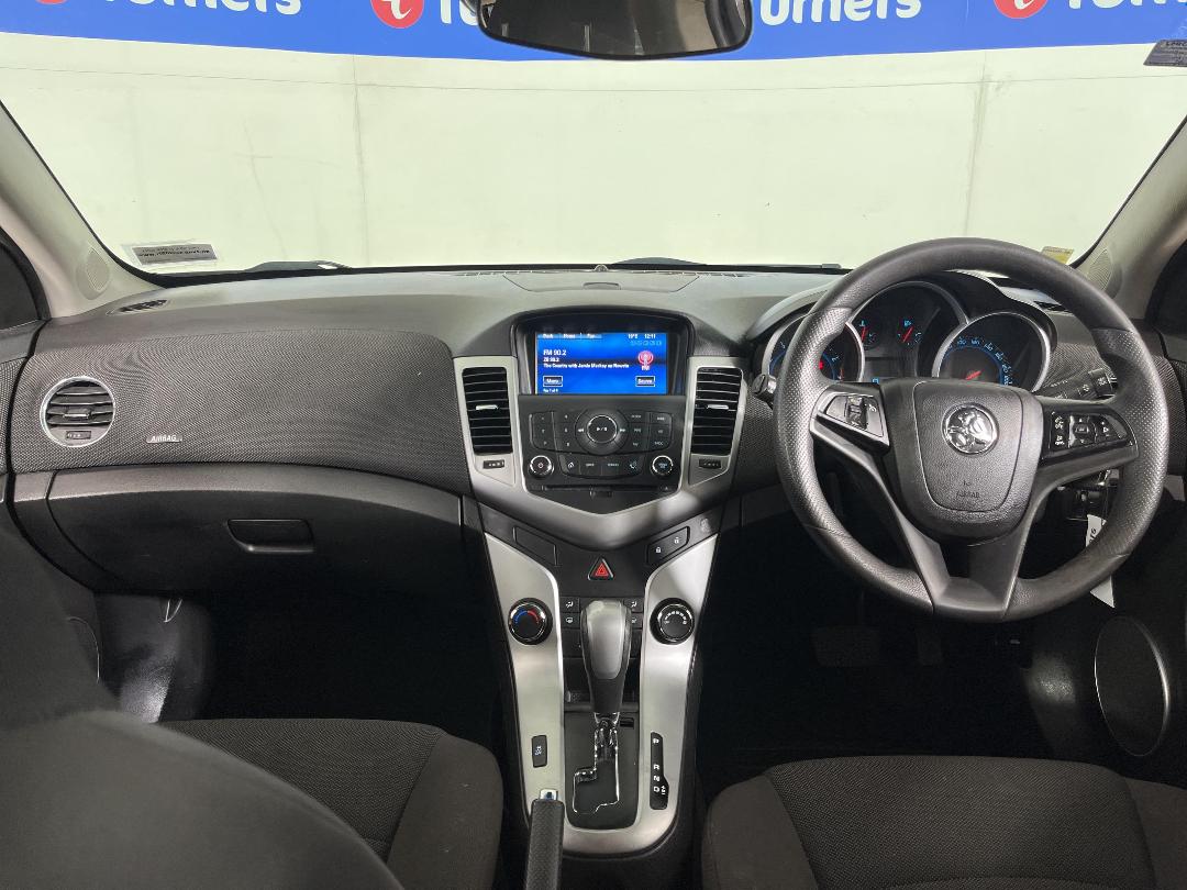 Photo '17' of Holden Cruze