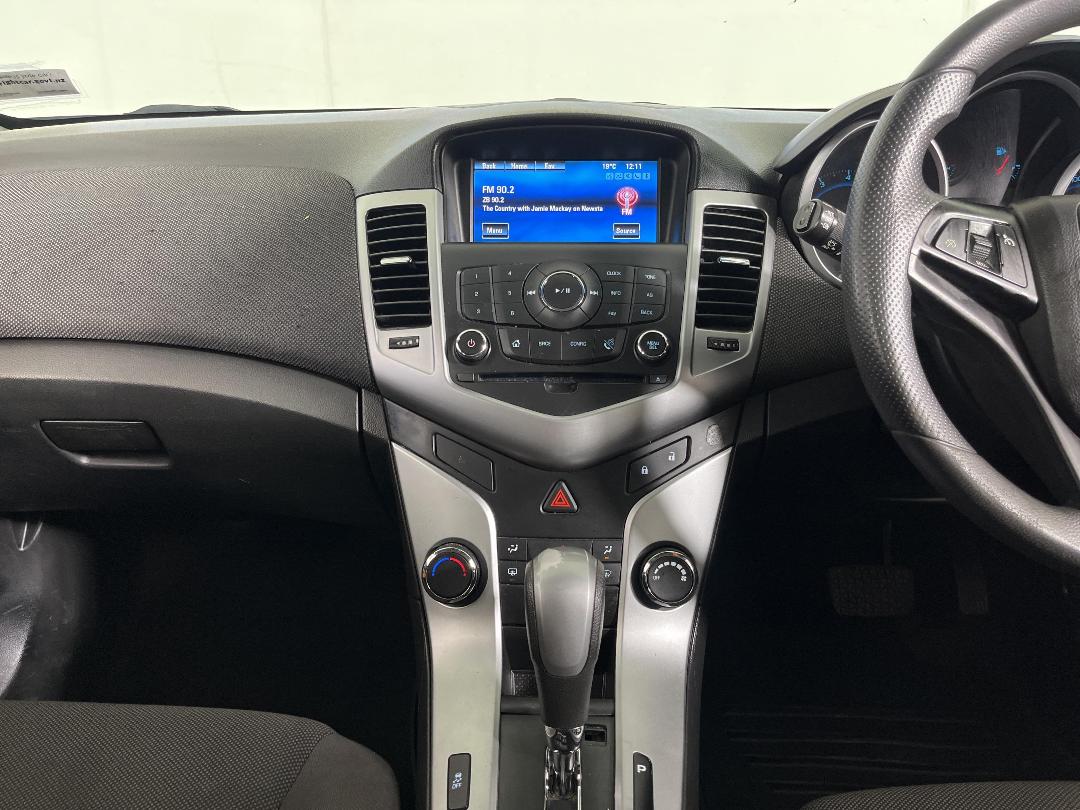 Photo '18' of Holden Cruze