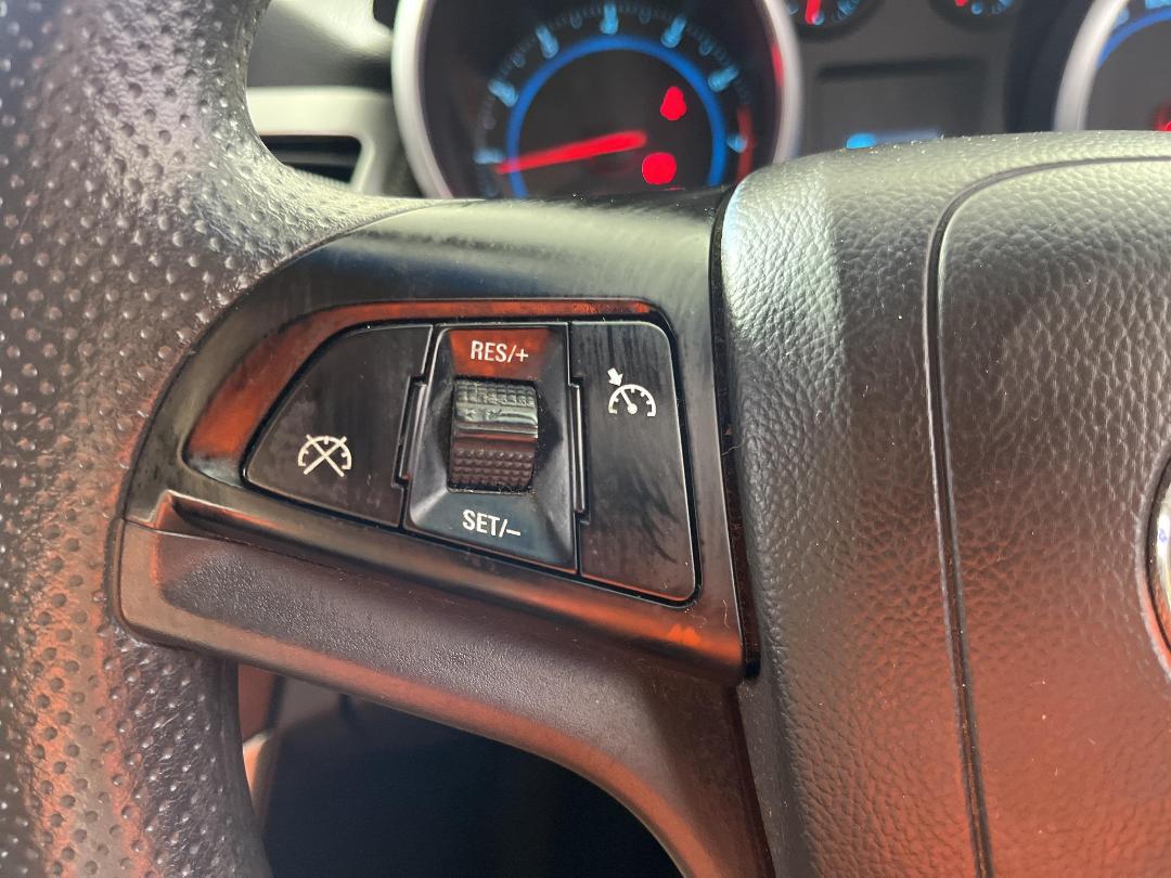 Photo '28' of Holden Cruze