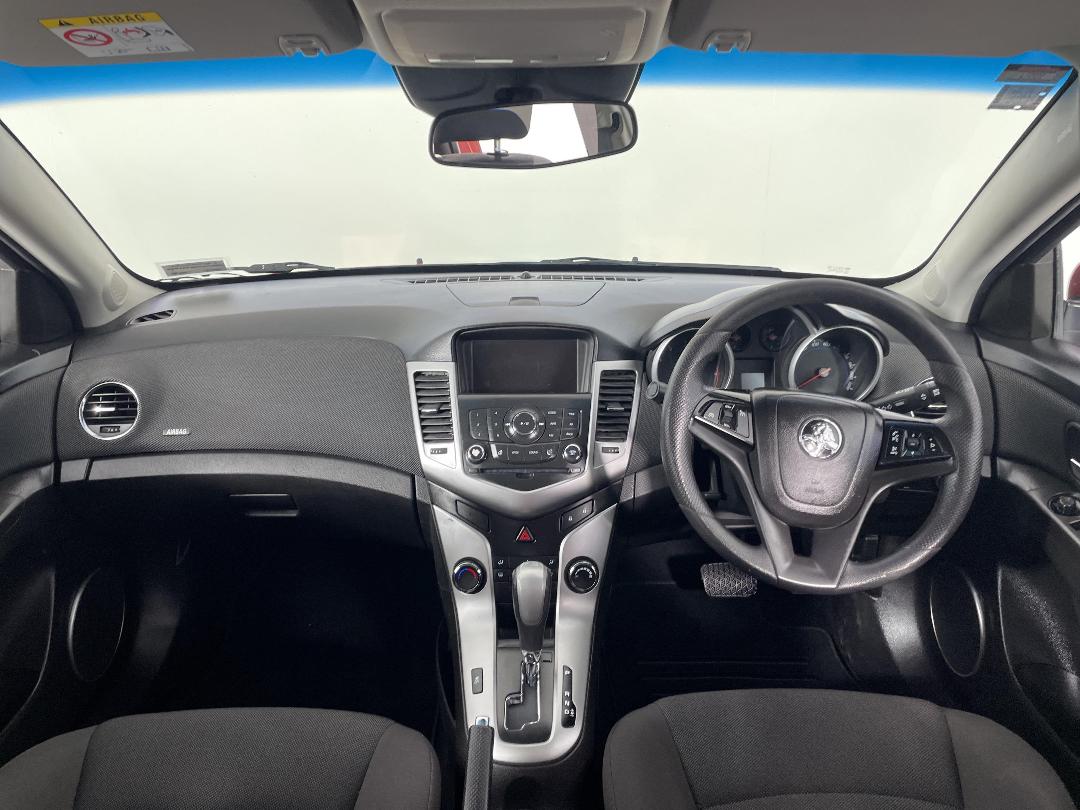 Photo '17' of Holden Cruze