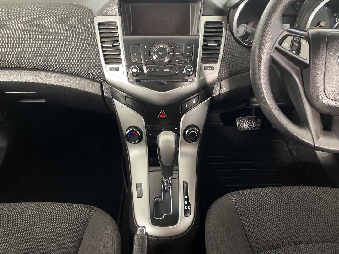 Photo '18' of Holden Cruze