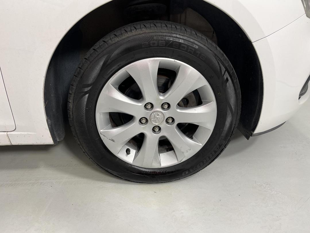 Photo '9' of Holden Cruze