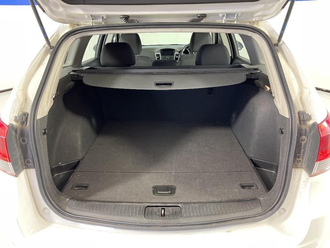 Photo '14' of Holden Cruze