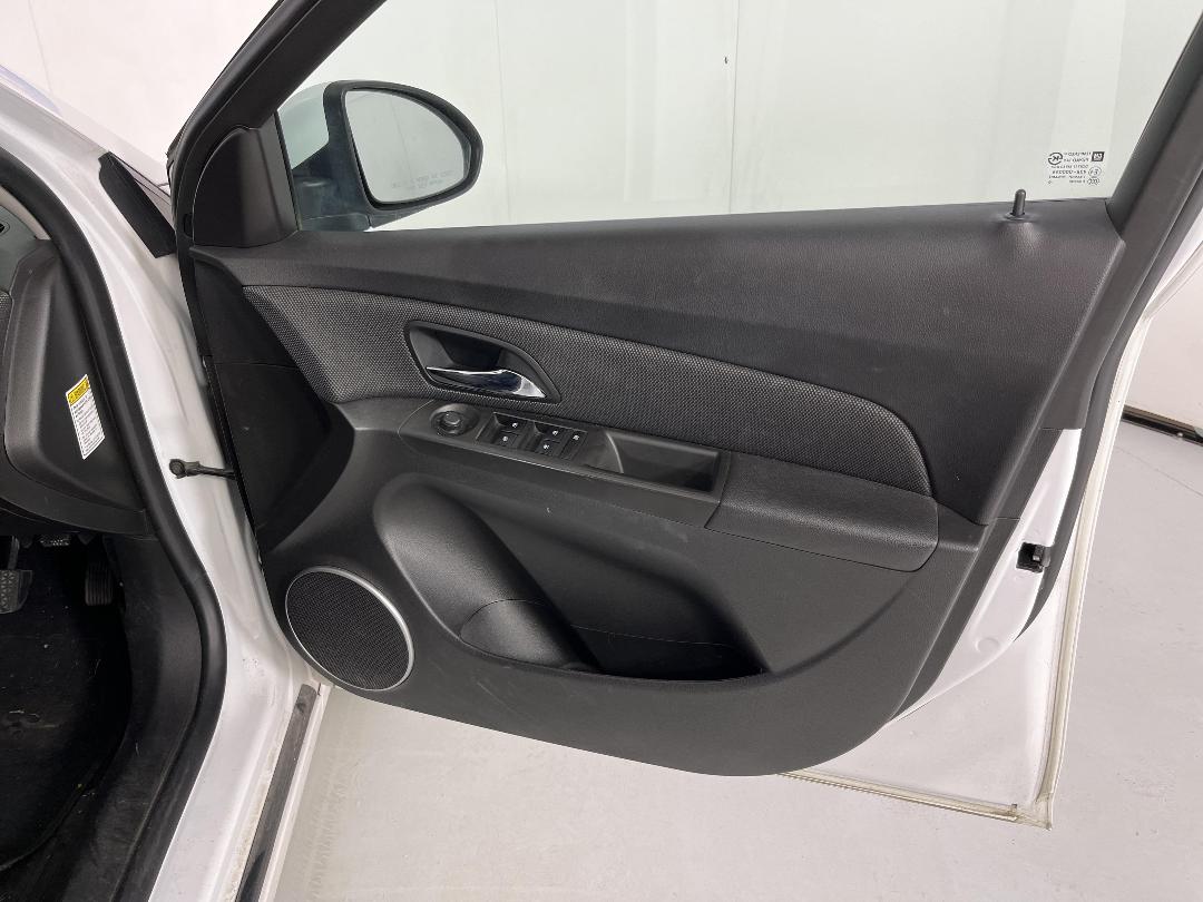 Photo '15' of Holden Cruze