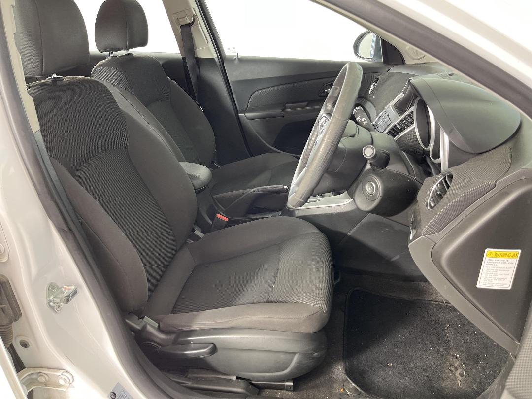 Photo '16' of Holden Cruze