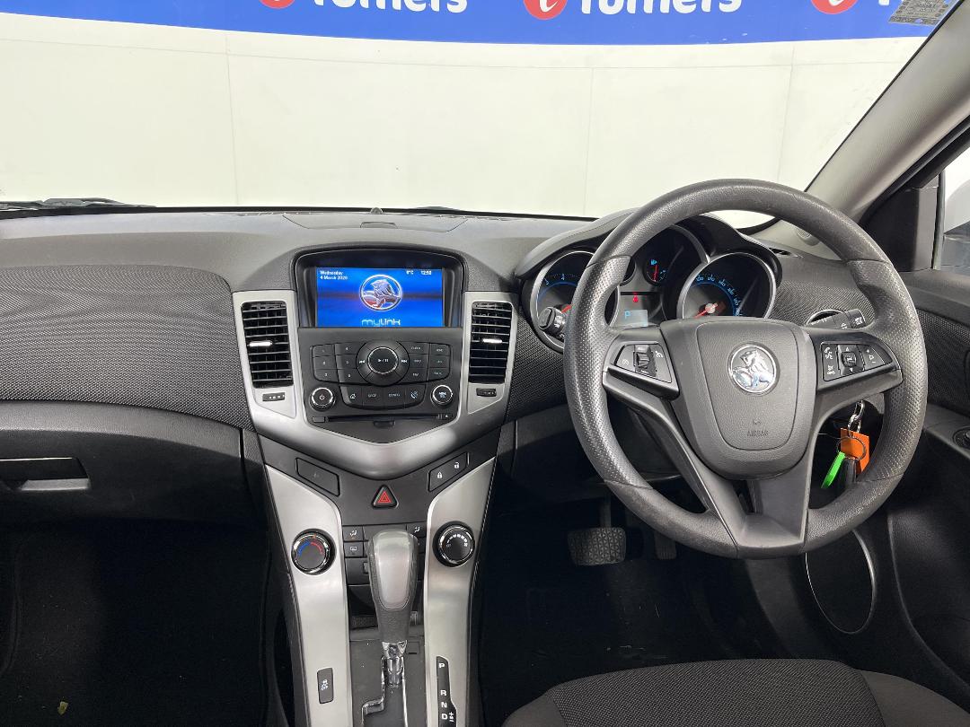 Photo '17' of Holden Cruze