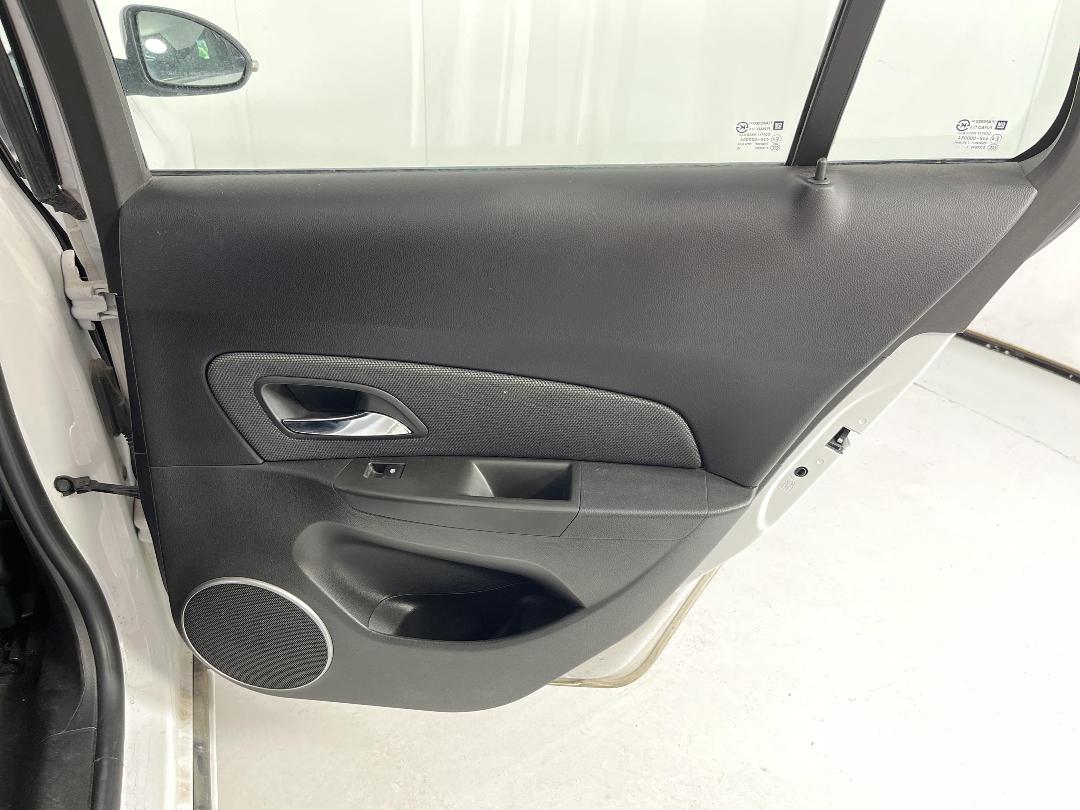 Photo '19' of Holden Cruze