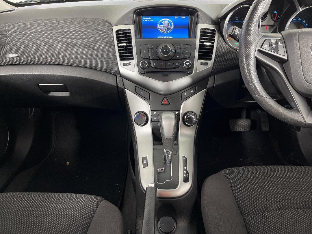 Photo '18' of Holden Cruze