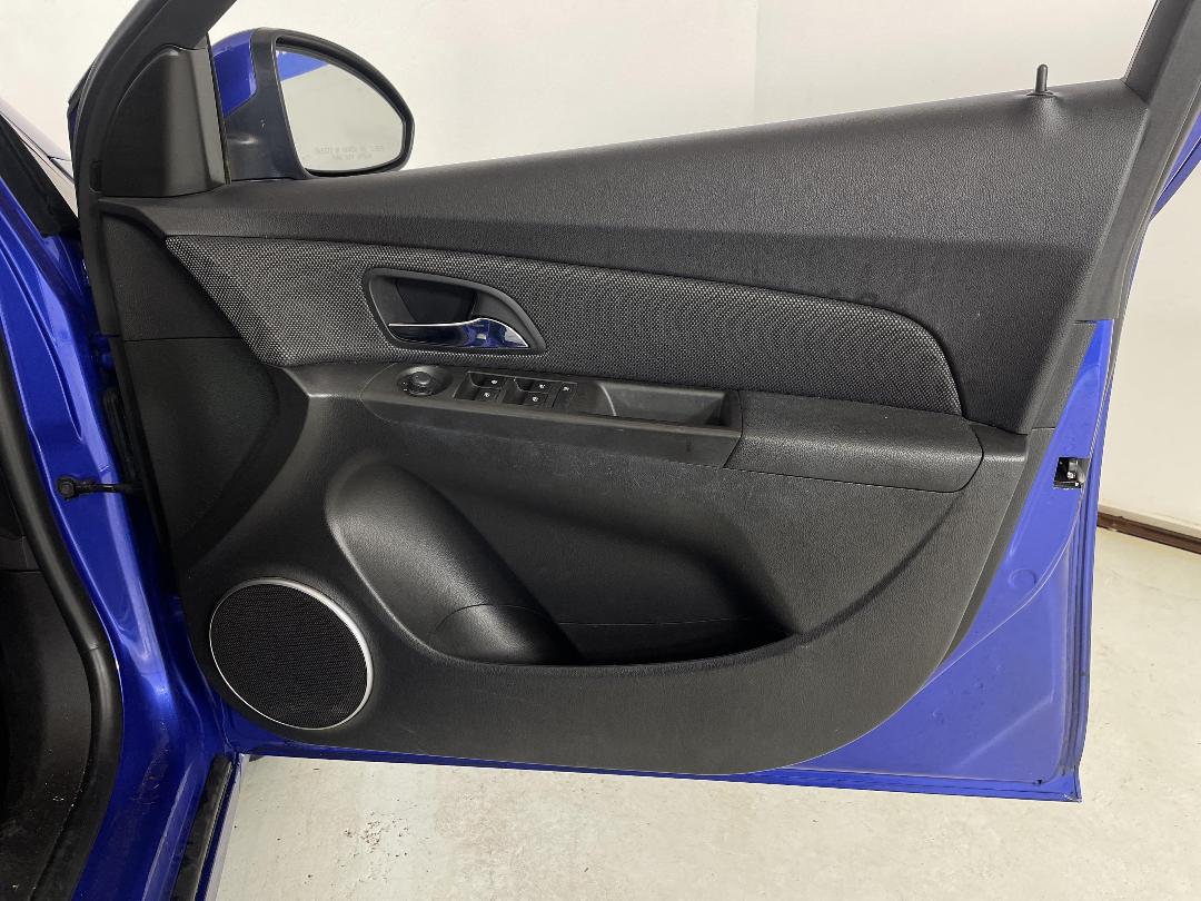 Photo '15' of Holden Cruze Photo '15' of Holden Cruze