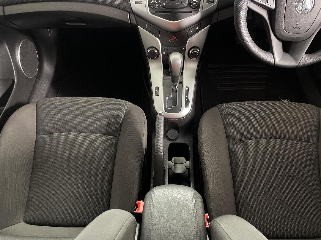 Photo '18' of Holden Cruze Photo '18' of Holden Cruze