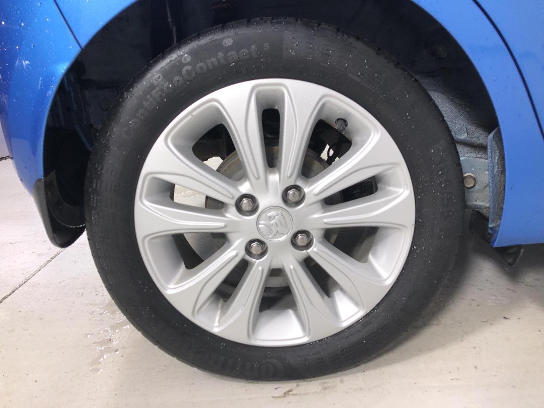 Photo '12' of Holden Spark