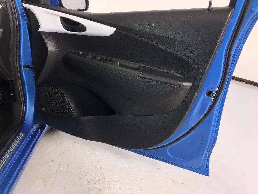 Photo '15' of Holden Spark