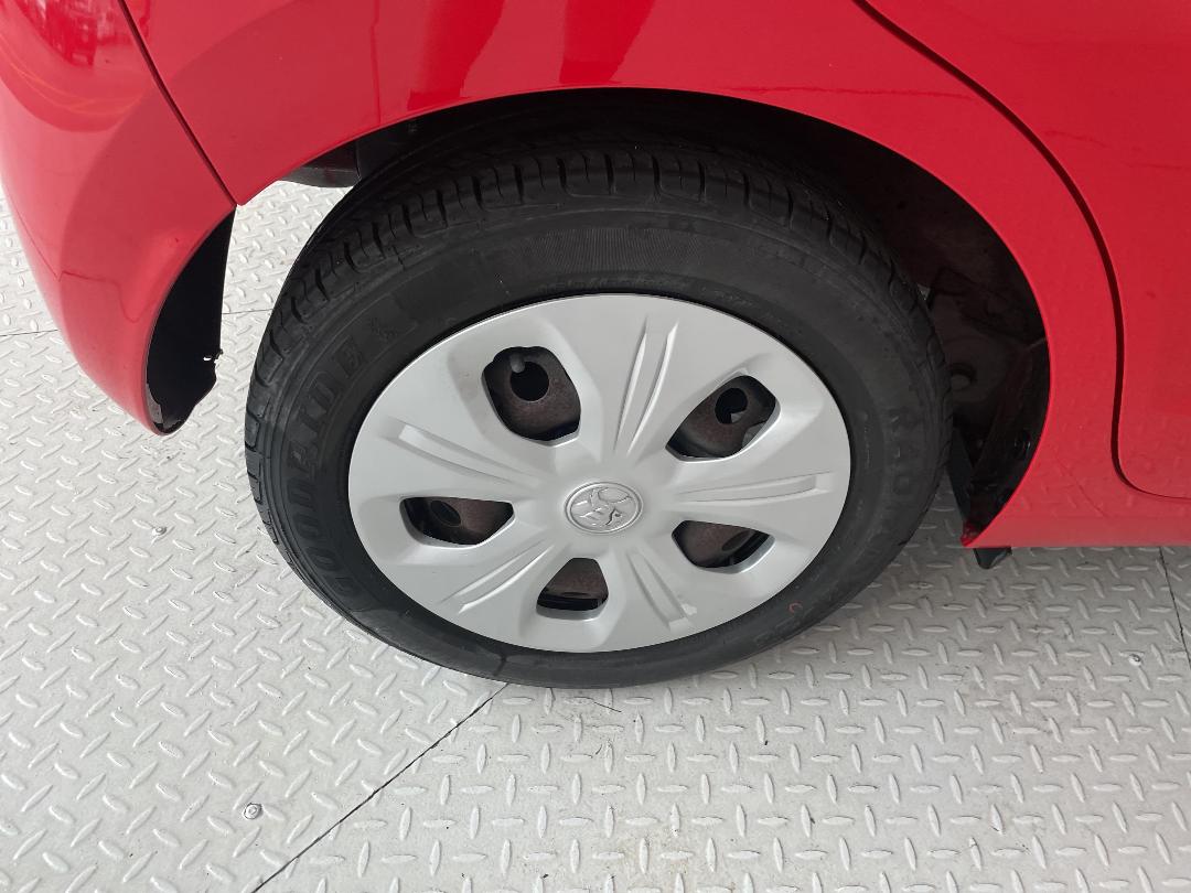 Photo '12' of Holden Spark