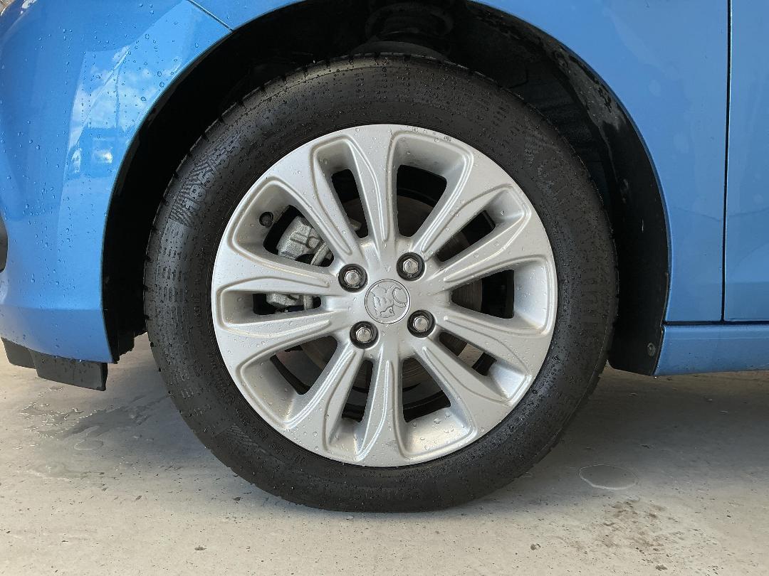 Photo '10' of Holden Spark