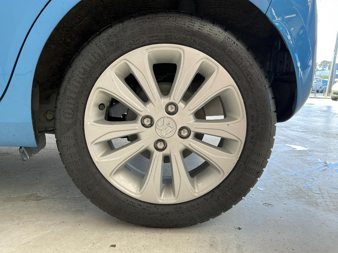 Photo '11' of Holden Spark