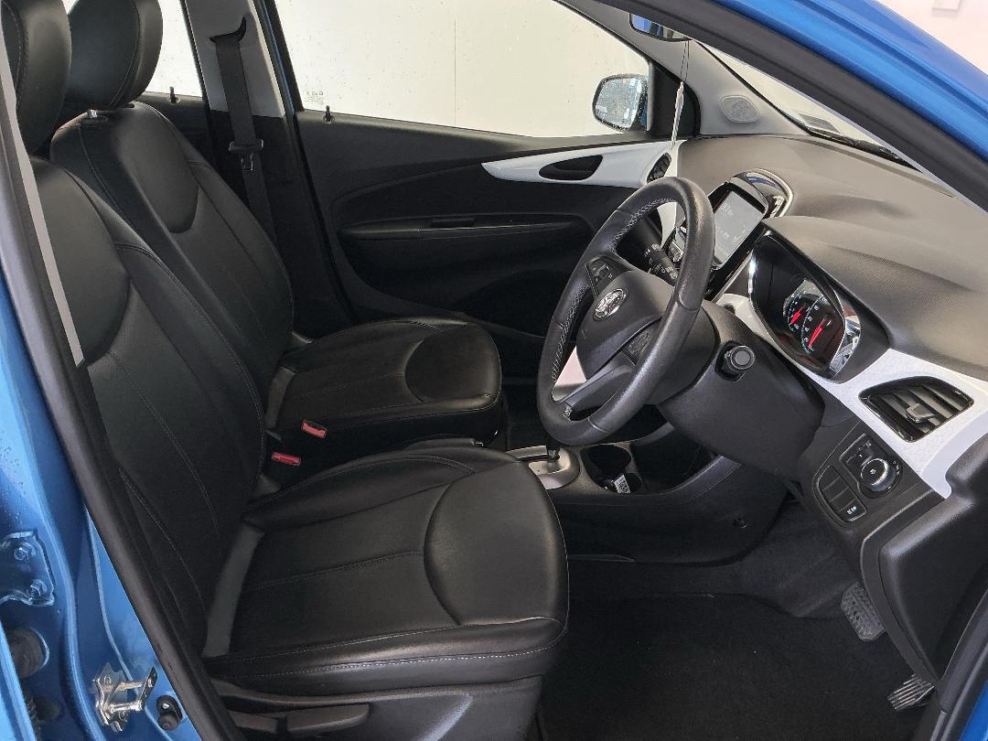 Photo '16' of Holden Spark