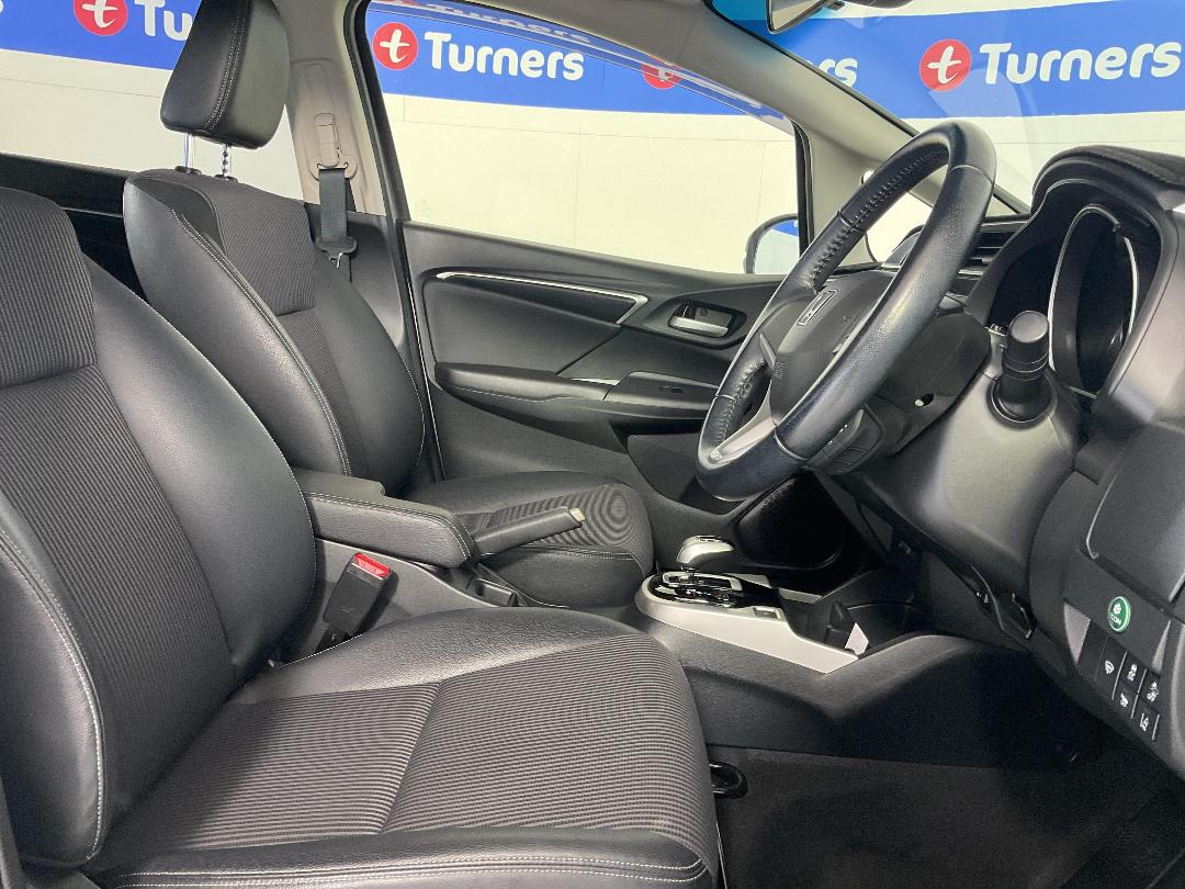 Photo '16' of Honda FIT