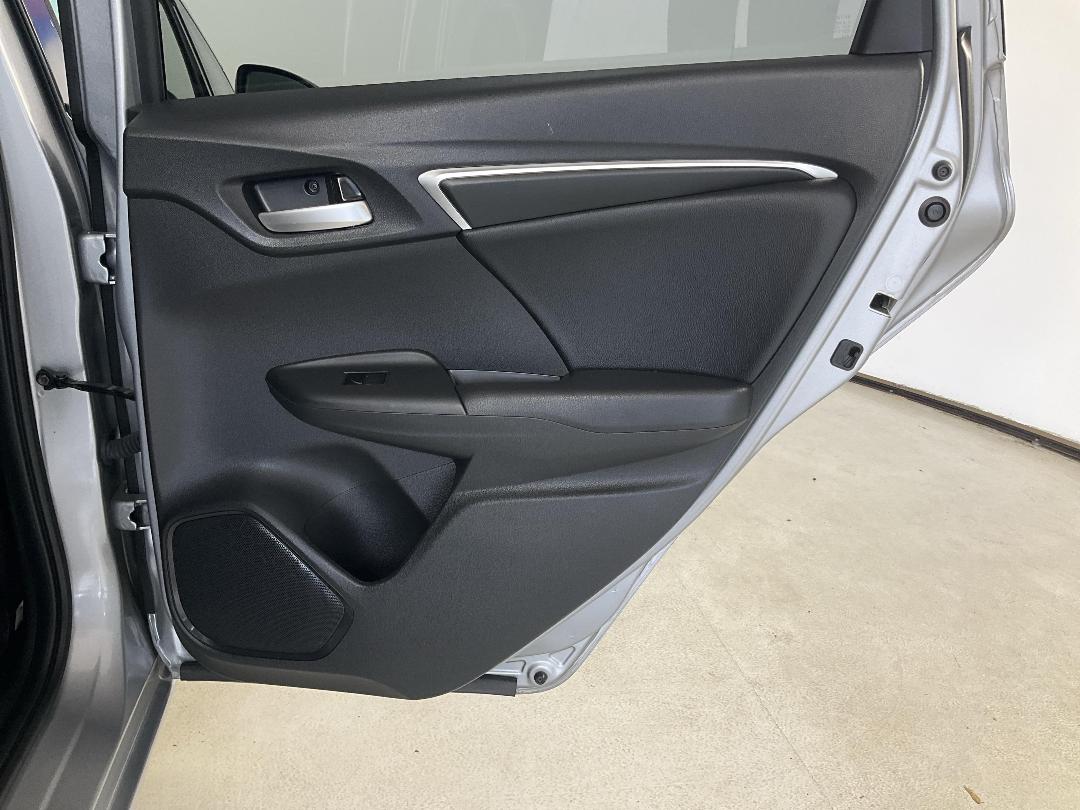 Photo '19' of Honda FIT